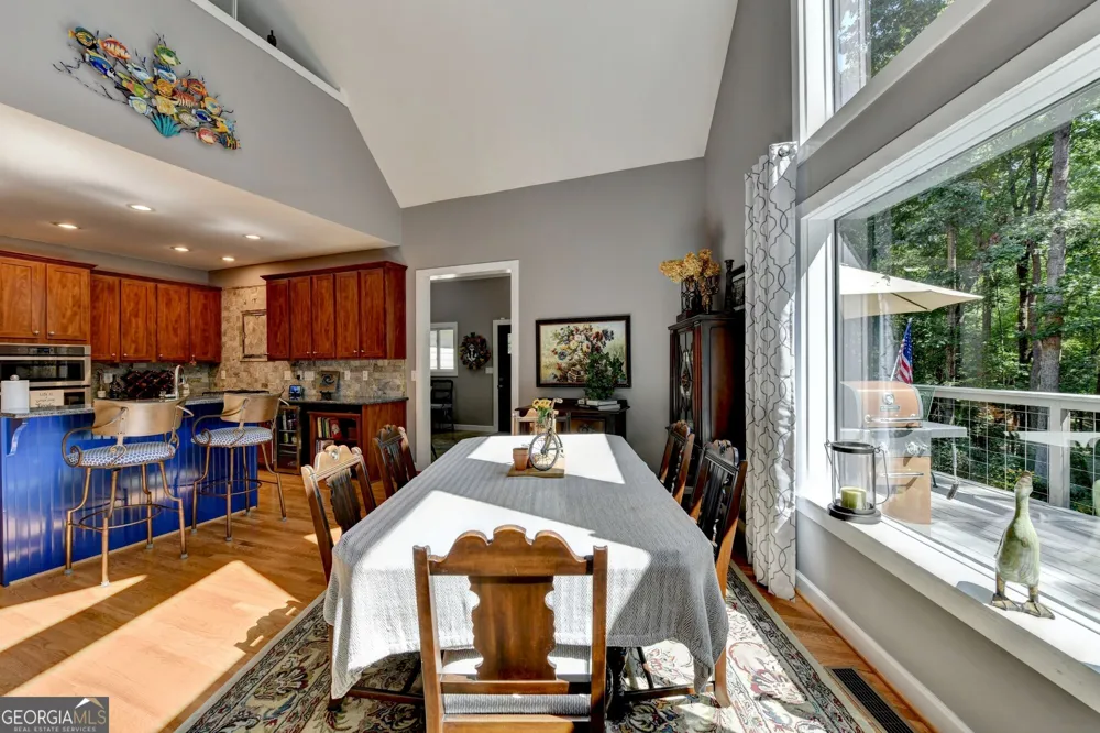 6173 Pine CIR Flowery Branch, GA 30542