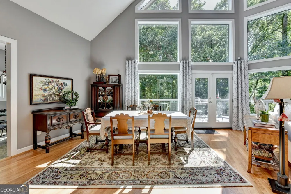 6173 Pine CIR Flowery Branch, GA 30542