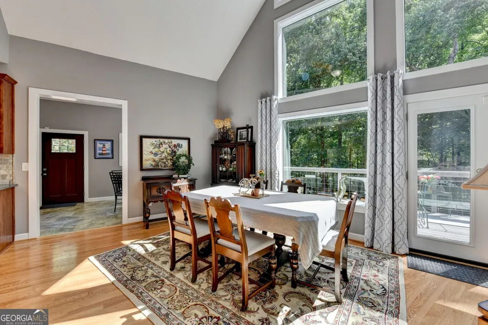 6173 Pine CIR Flowery Branch, GA 30542
