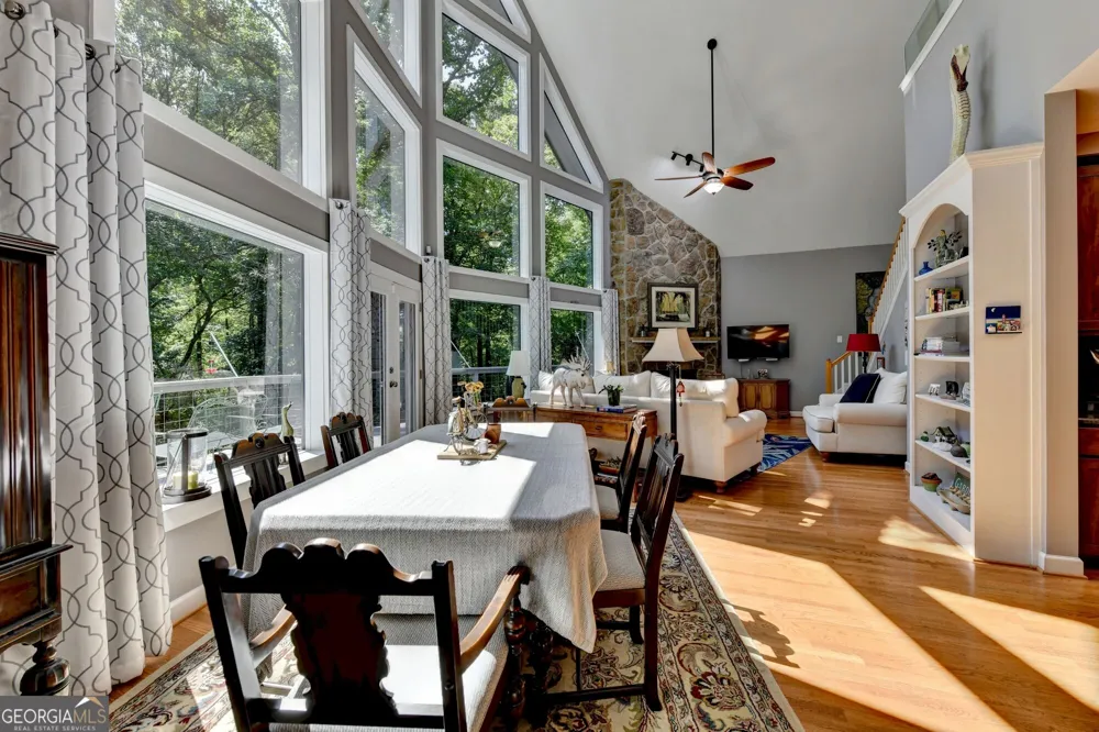 6173 Pine CIR Flowery Branch, GA 30542