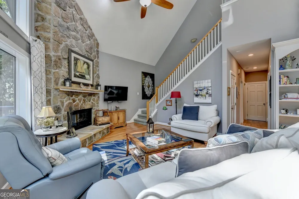 6173 Pine CIR Flowery Branch, GA 30542