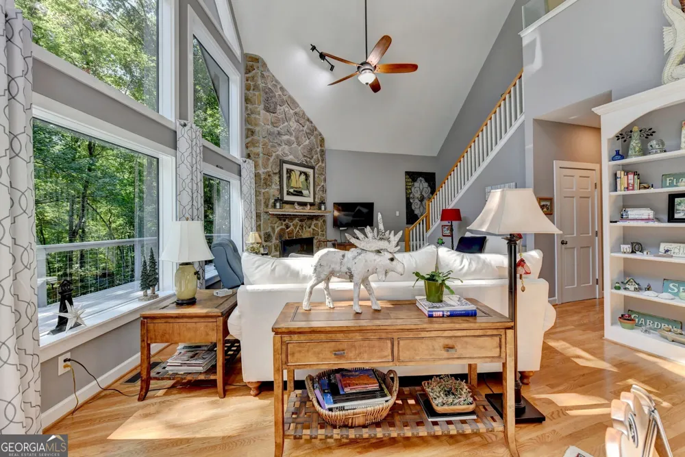 6173 Pine CIR Flowery Branch, GA 30542