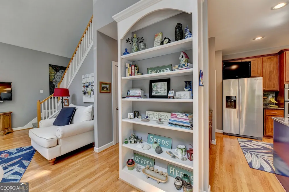 6173 Pine CIR Flowery Branch, GA 30542