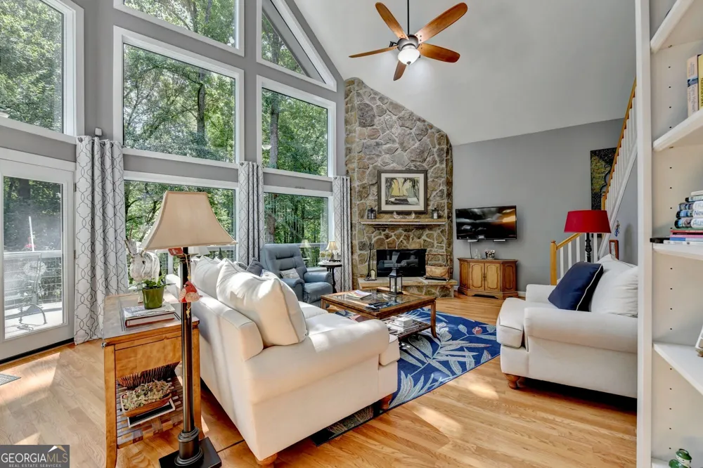 6173 Pine CIR Flowery Branch, GA 30542