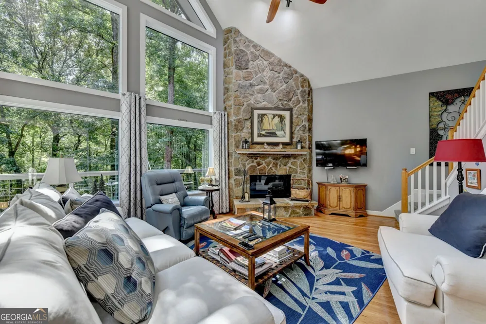 6173 Pine CIR Flowery Branch, GA 30542