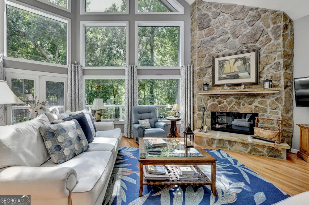 6173 Pine CIR Flowery Branch, GA 30542