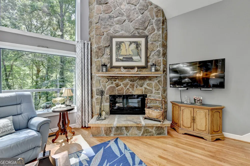 6173 Pine CIR Flowery Branch, GA 30542