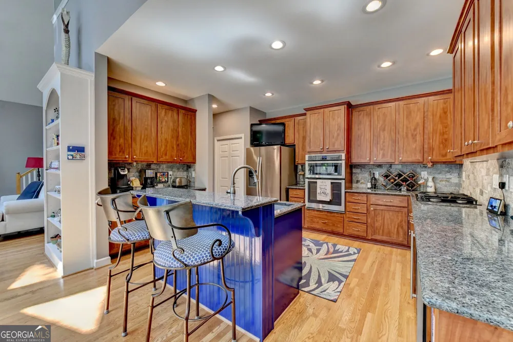 6173 Pine CIR Flowery Branch, GA 30542