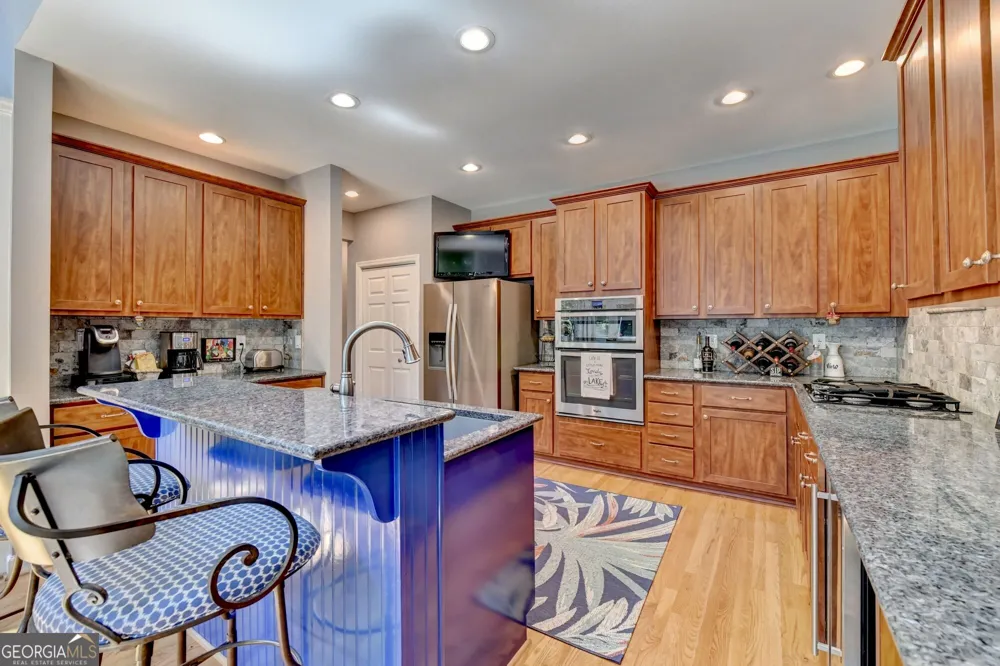 6173 Pine CIR Flowery Branch, GA 30542