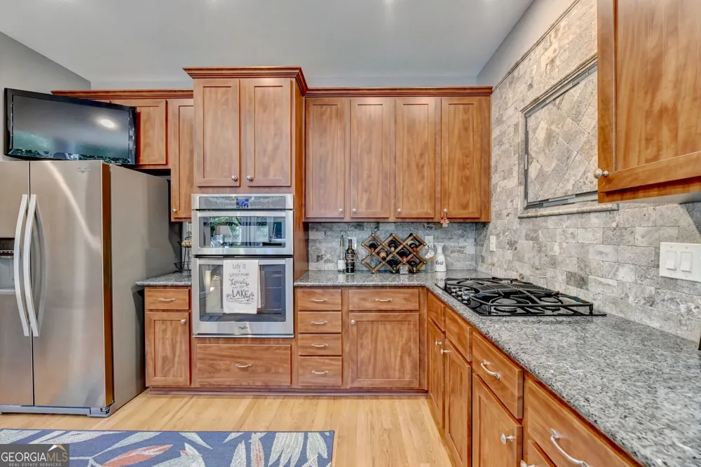 6173 Pine CIR Flowery Branch, GA 30542