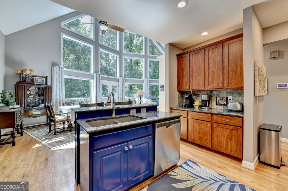 6173 Pine CIR Flowery Branch, GA 30542