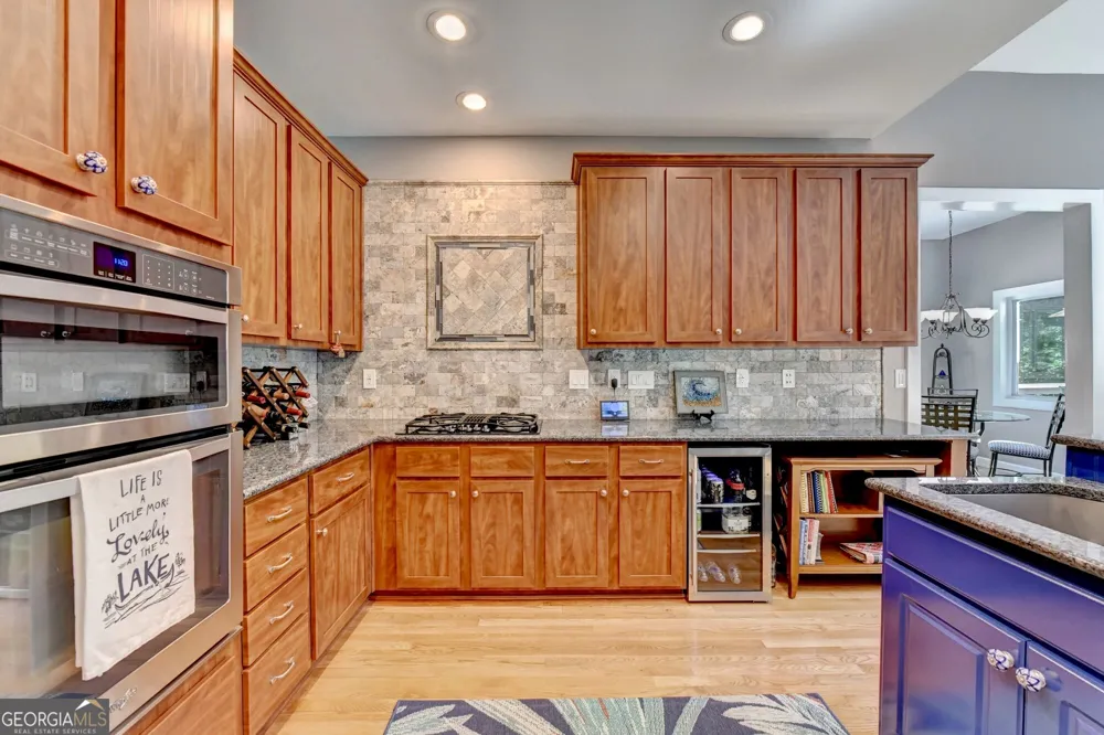 6173 Pine CIR Flowery Branch, GA 30542