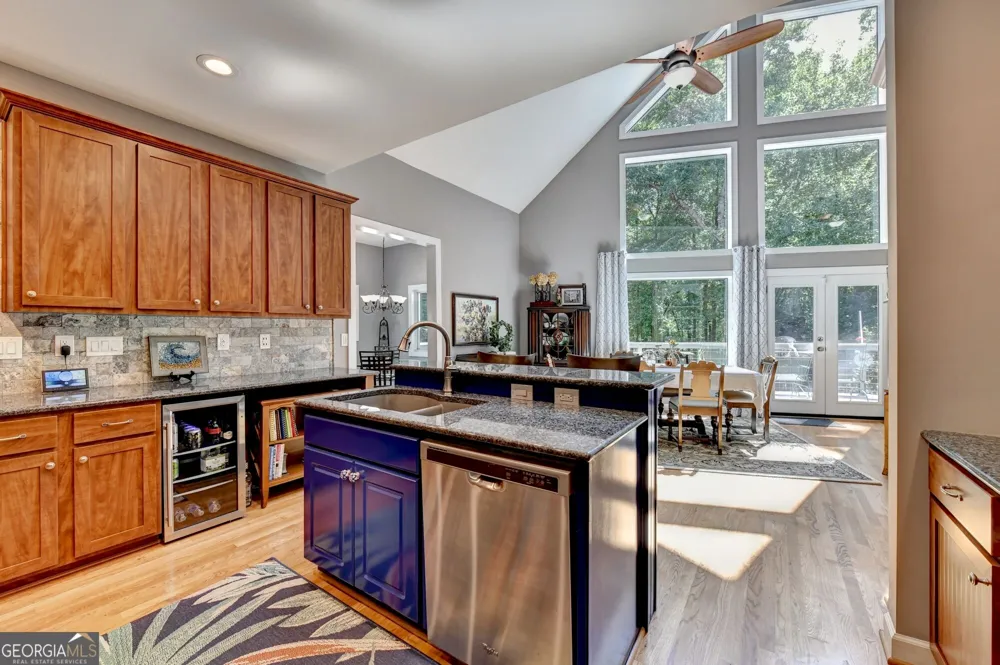 6173 Pine CIR Flowery Branch, GA 30542