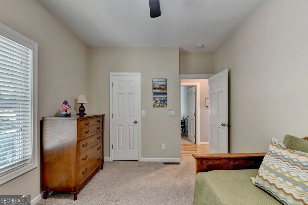 6173 Pine CIR Flowery Branch, GA 30542