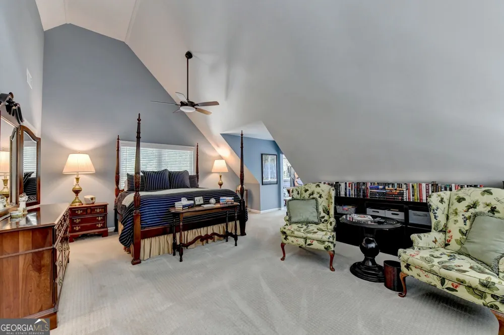 6173 Pine CIR Flowery Branch, GA 30542