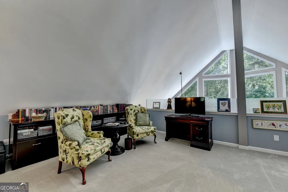 6173 Pine CIR Flowery Branch, GA 30542