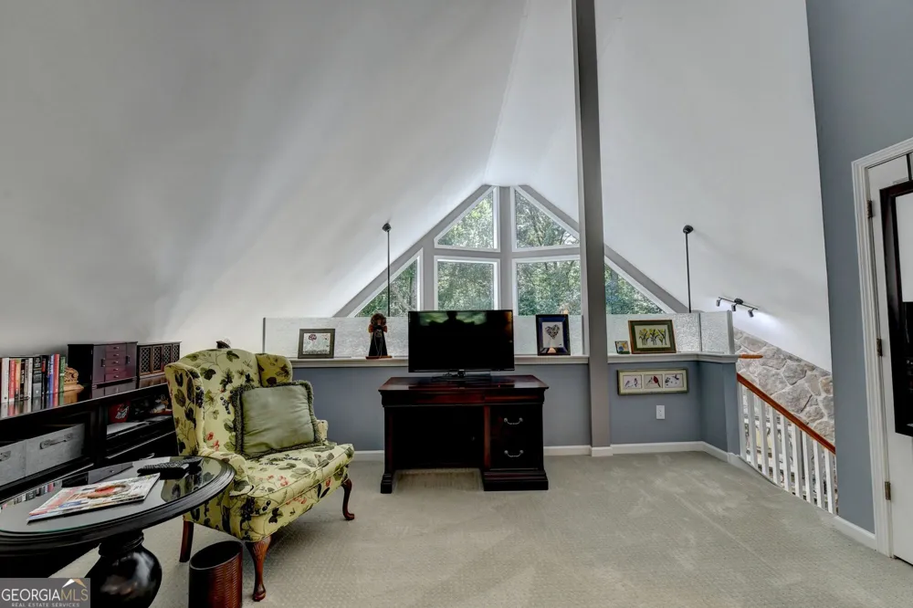6173 Pine CIR Flowery Branch, GA 30542