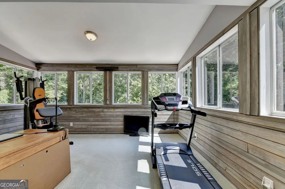6173 Pine CIR Flowery Branch, GA 30542