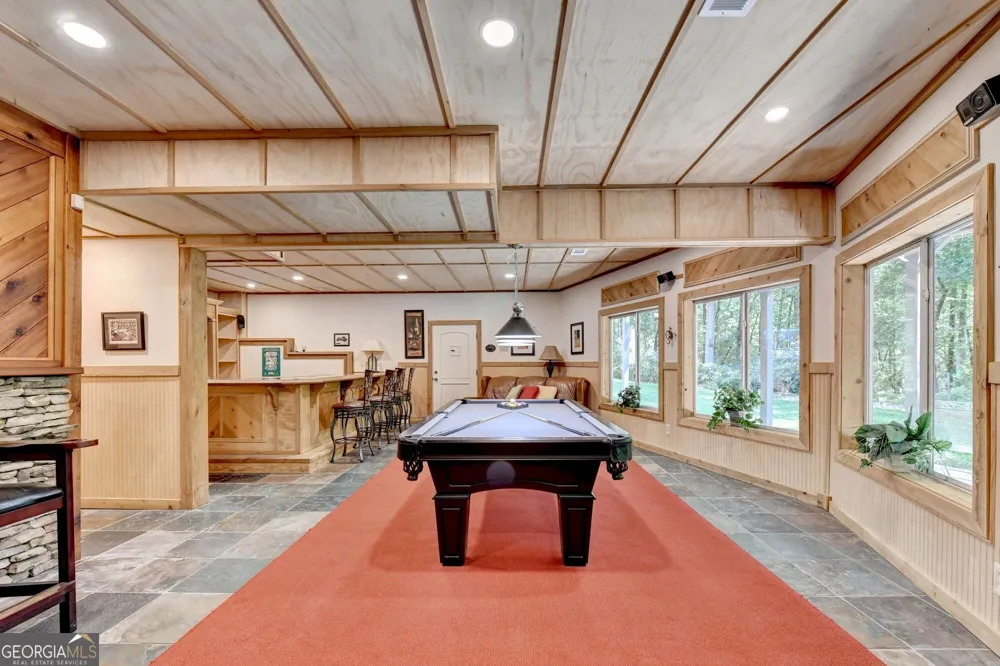 6173 Pine CIR Flowery Branch, GA 30542