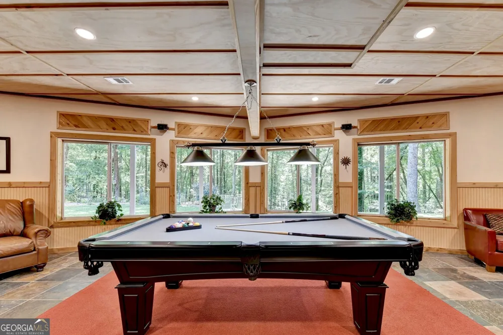 6173 Pine CIR Flowery Branch, GA 30542