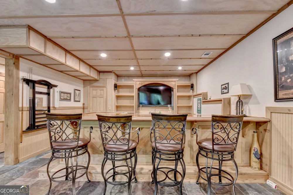 6173 Pine CIR Flowery Branch, GA 30542