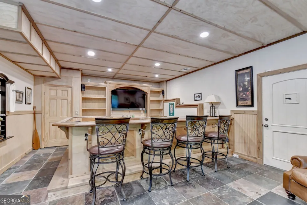 6173 Pine CIR Flowery Branch, GA 30542