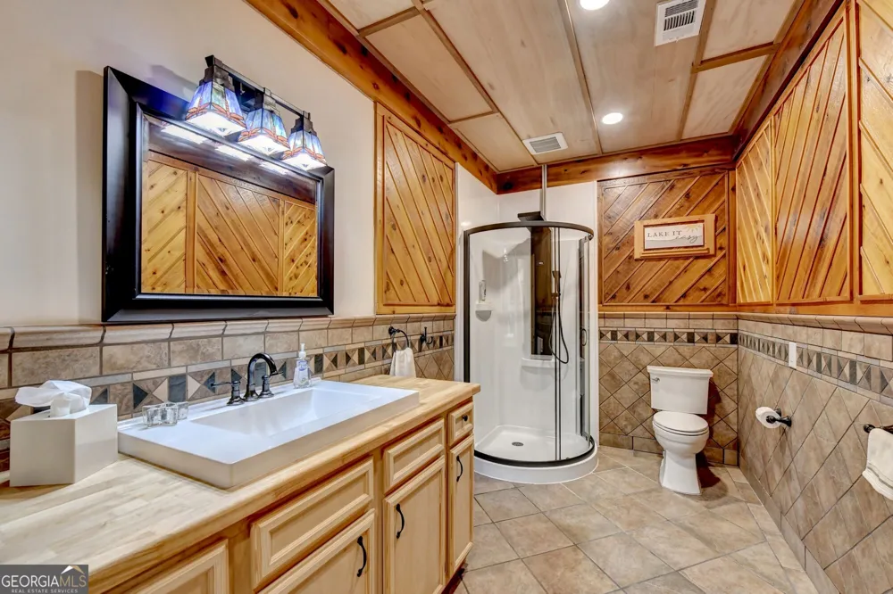 6173 Pine CIR Flowery Branch, GA 30542