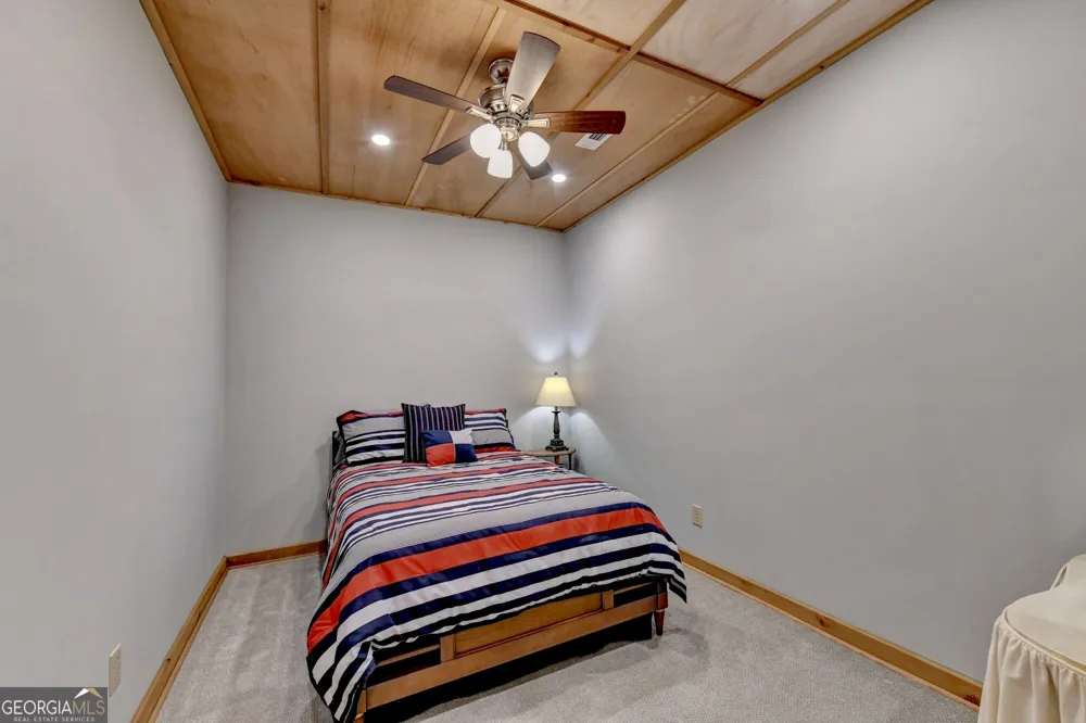 6173 Pine CIR Flowery Branch, GA 30542