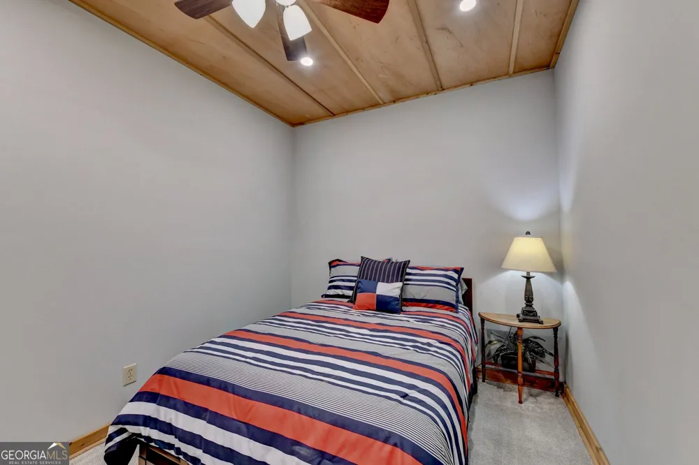 6173 Pine CIR Flowery Branch, GA 30542