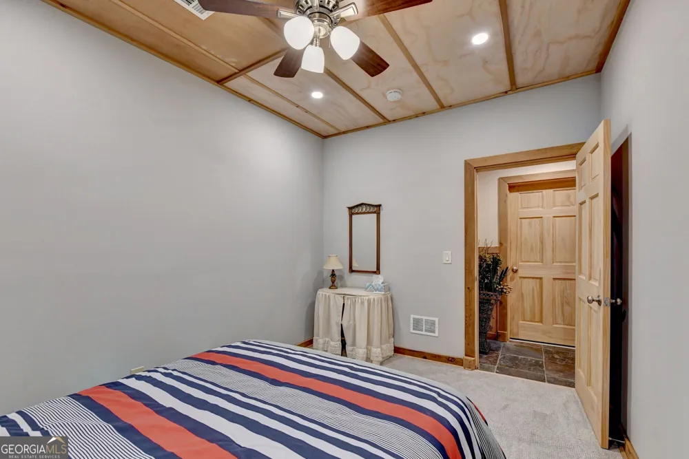 6173 Pine CIR Flowery Branch, GA 30542