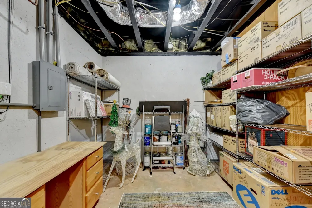 6173 Pine CIR Flowery Branch, GA 30542