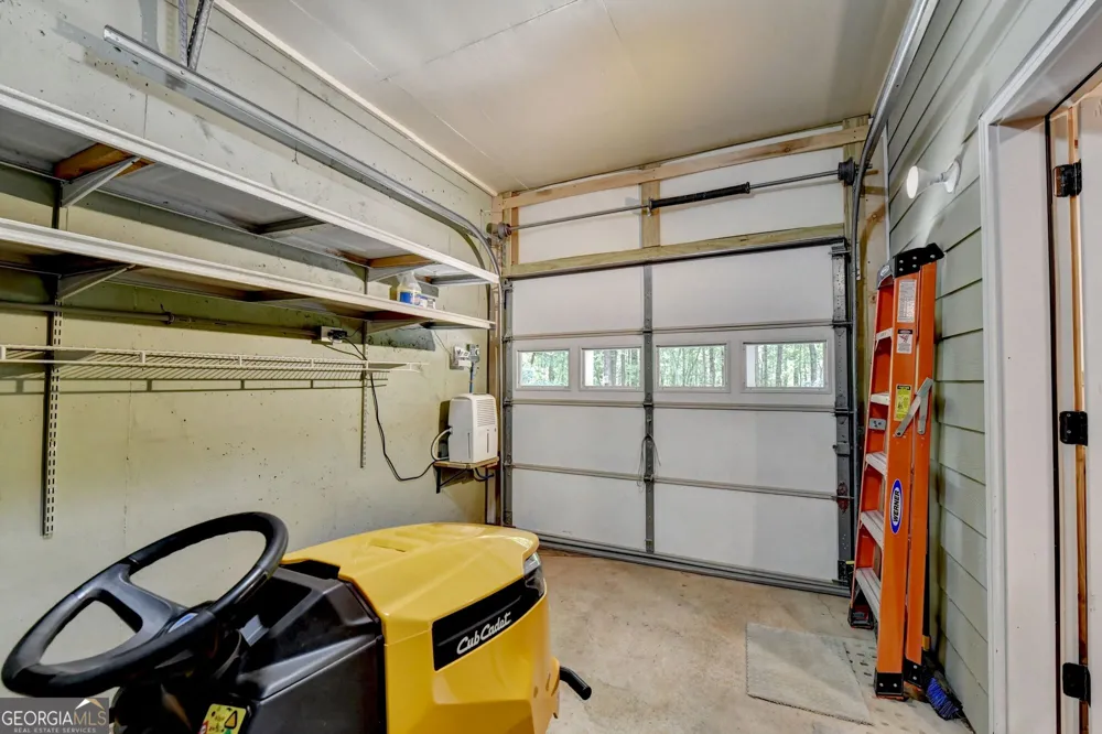 6173 Pine CIR Flowery Branch, GA 30542