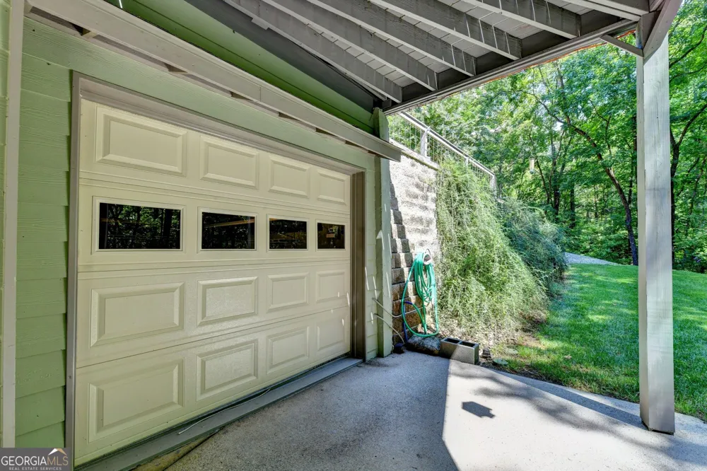 6173 Pine CIR Flowery Branch, GA 30542
