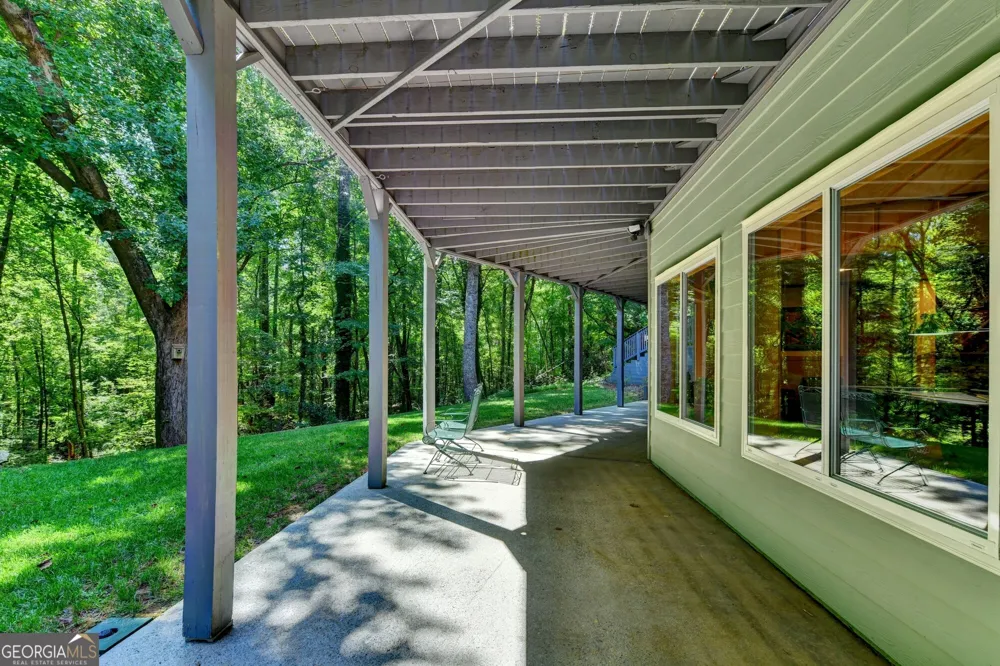 6173 Pine CIR Flowery Branch, GA 30542
