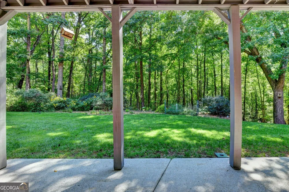 6173 Pine CIR Flowery Branch, GA 30542