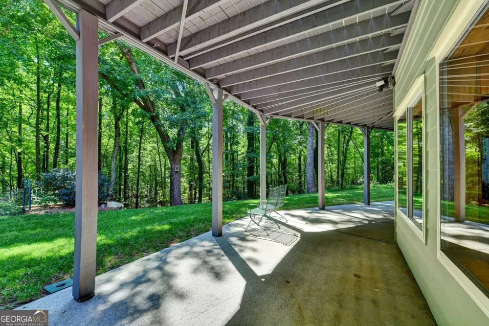 6173 Pine CIR Flowery Branch, GA 30542