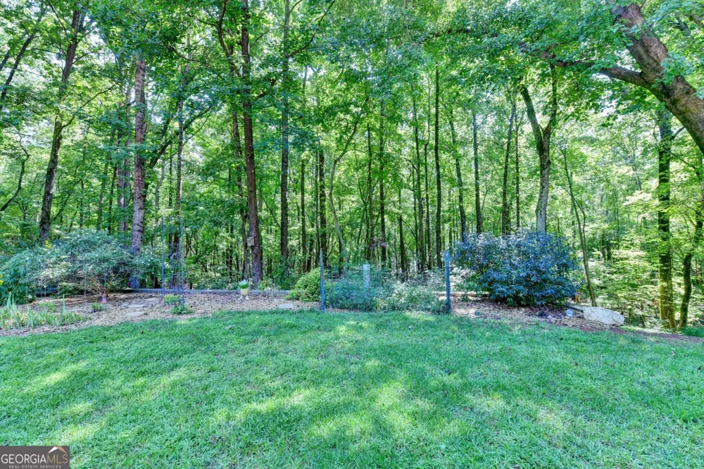 6173 Pine CIR Flowery Branch, GA 30542