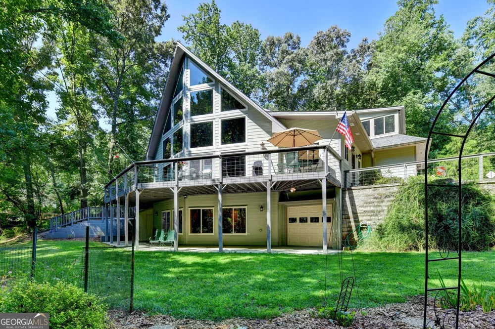 6173 Pine CIR Flowery Branch, GA 30542