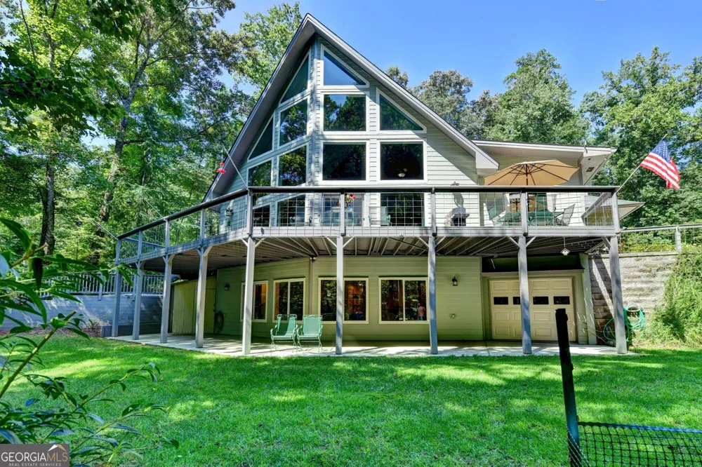 6173 Pine CIR Flowery Branch, GA 30542