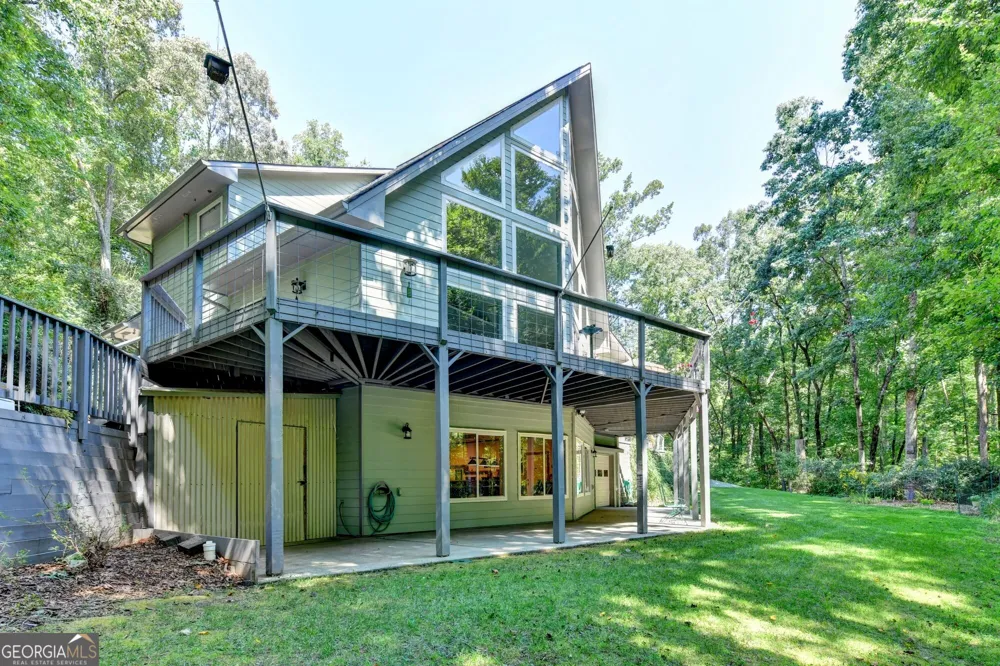 6173 Pine CIR Flowery Branch, GA 30542