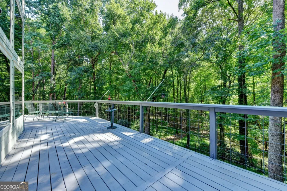 6173 Pine CIR Flowery Branch, GA 30542