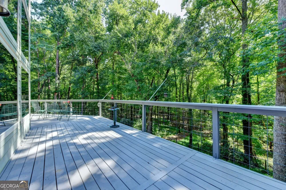 6173 Pine CIR Flowery Branch, GA 30542
