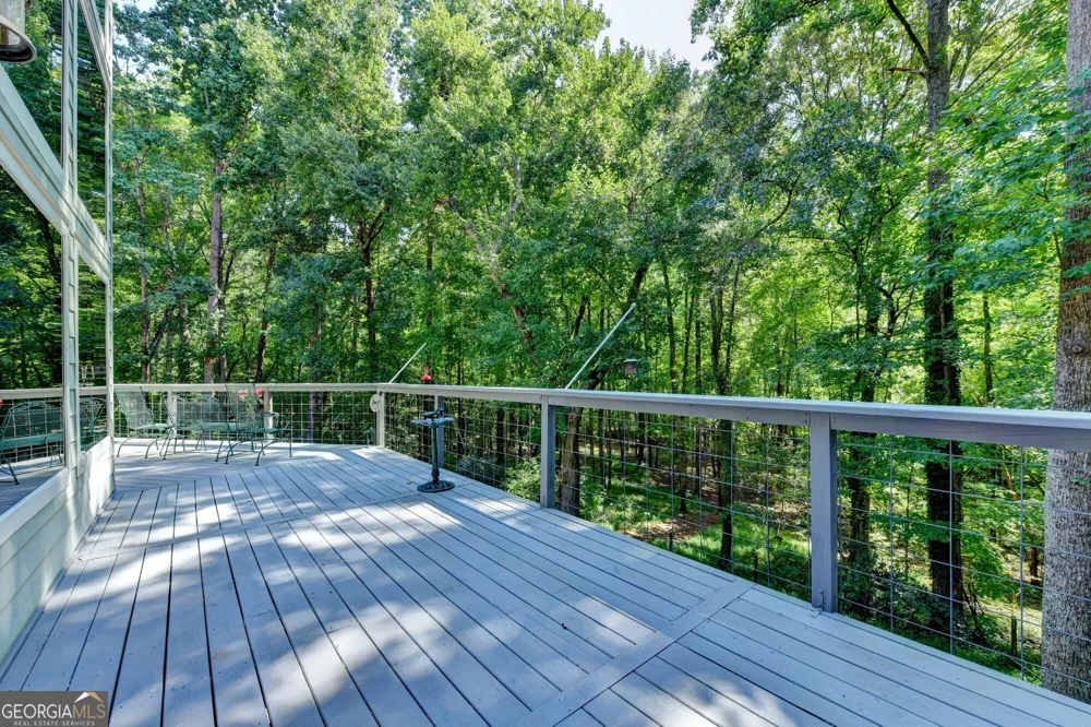 6173 Pine CIR Flowery Branch, GA 30542