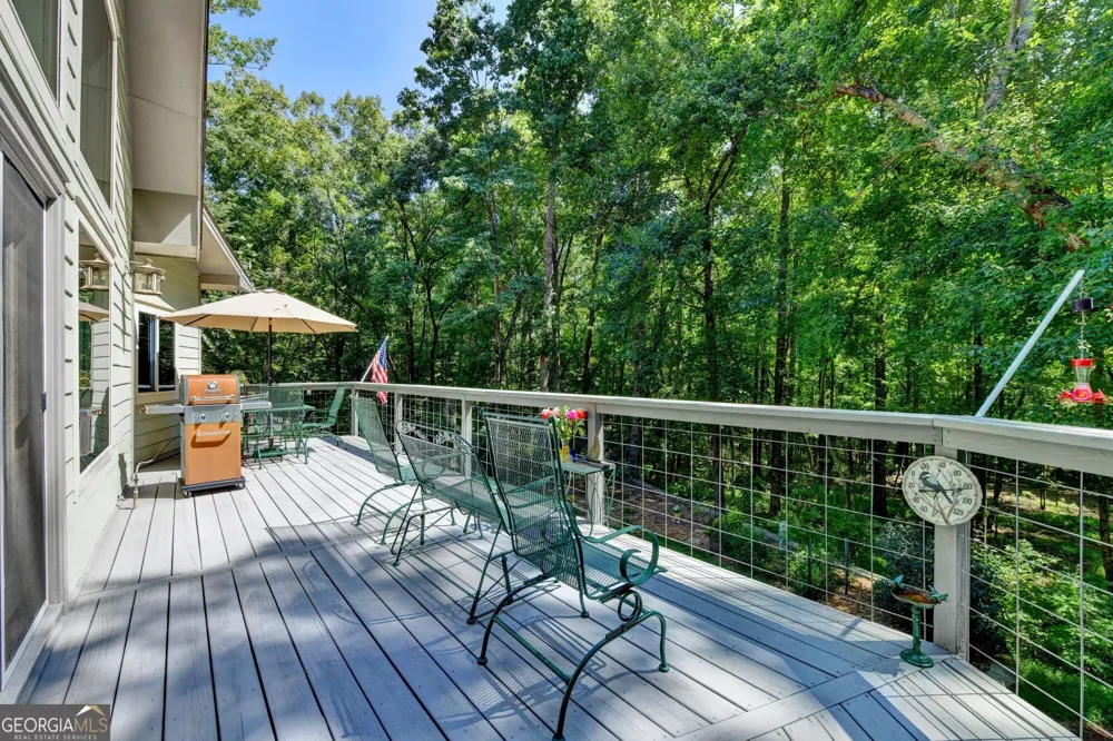 6173 Pine CIR Flowery Branch, GA 30542
