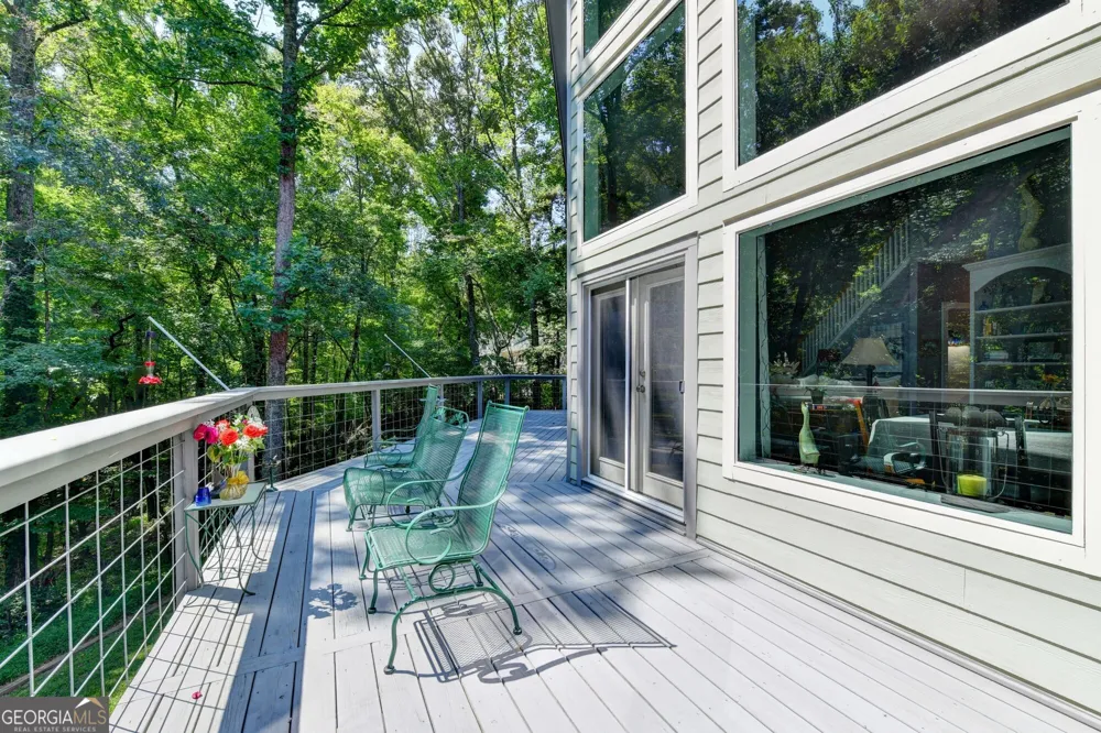 6173 Pine CIR Flowery Branch, GA 30542