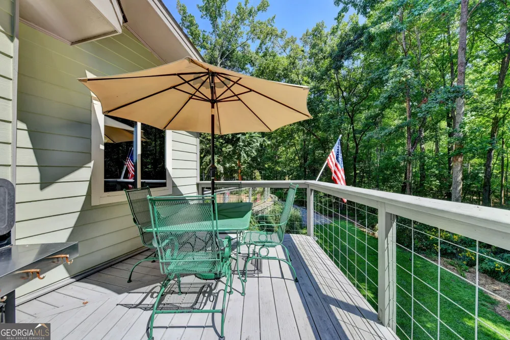 6173 Pine CIR Flowery Branch, GA 30542