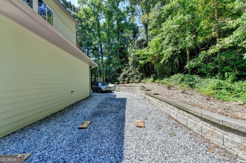 6173 Pine CIR Flowery Branch, GA 30542