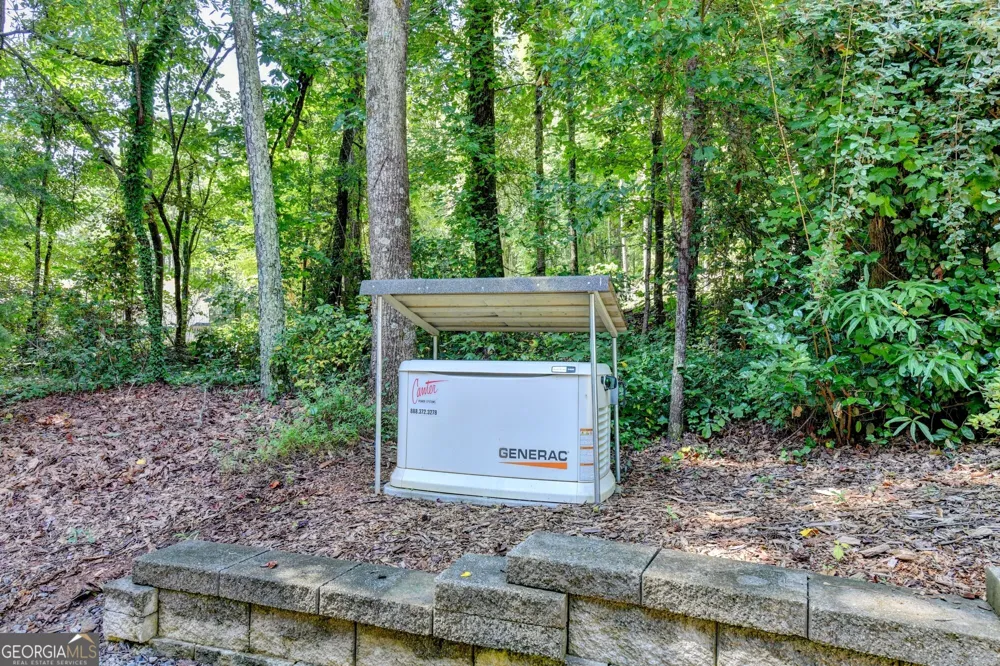 6173 Pine CIR Flowery Branch, GA 30542