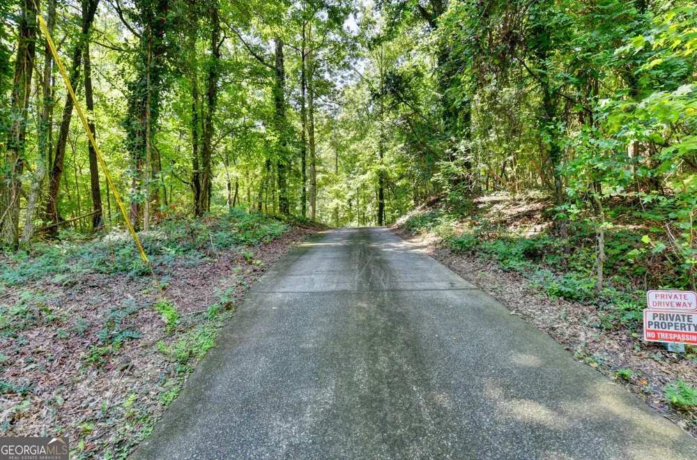 6173 Pine CIR Flowery Branch, GA 30542