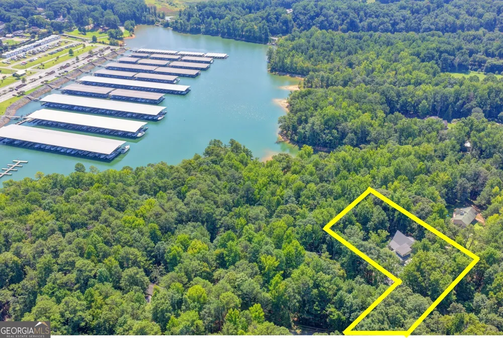 6173 Pine CIR Flowery Branch, GA 30542
